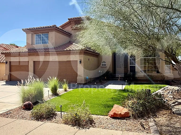 9405 E Presidio Rd — Photo 2