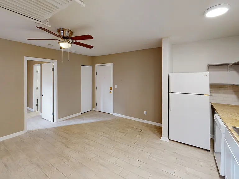1275 N Pearl St #B21 — Photo 2