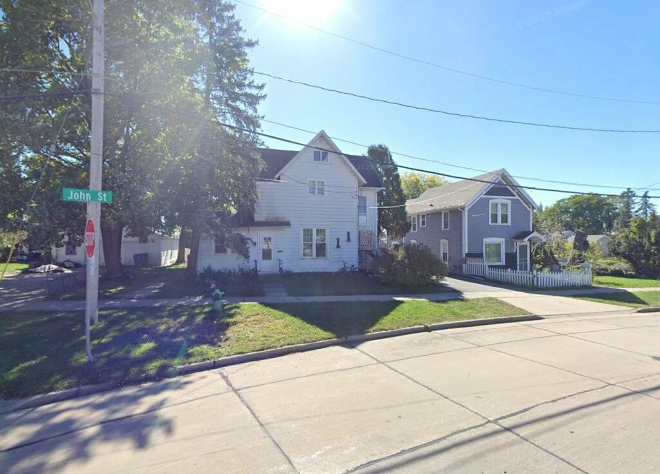 229 John St — Photo 1