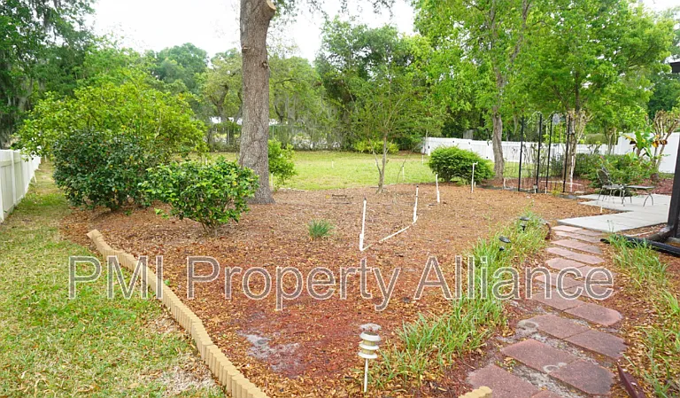 1521 Parkglen Cir — Photo 3