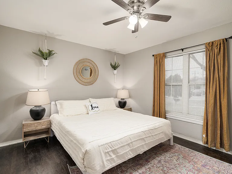 305 Laurelwood Dr — Photo 11
