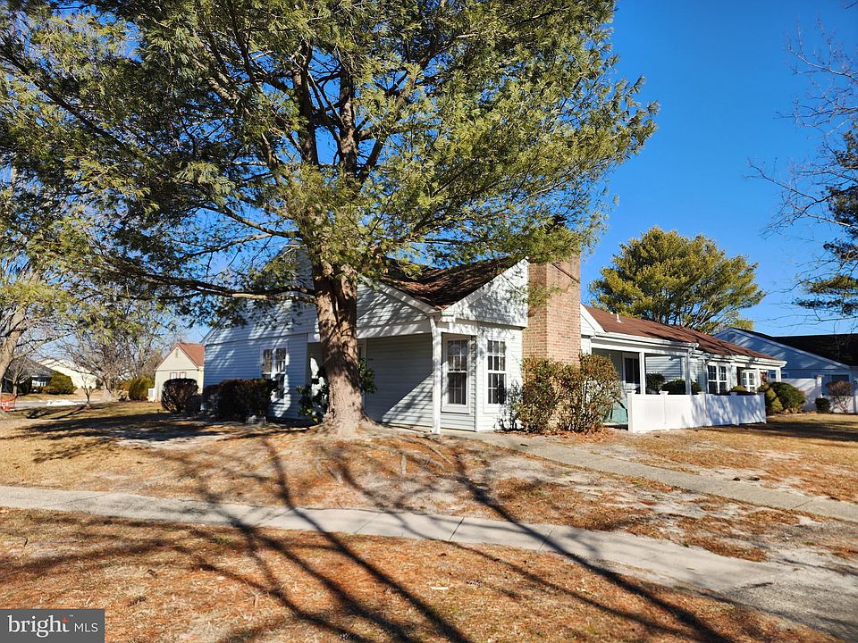 1st image of 914 Liverpool Cir