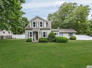 591 S Country Rd, East Patchogue, NY 11772