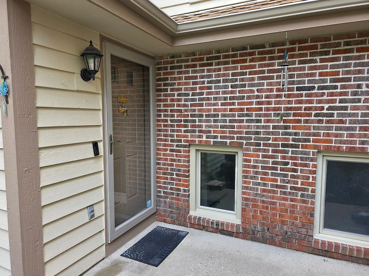2+ bedroom Pewaukee townhome — Photo 2
