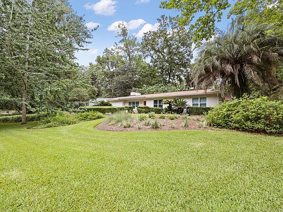 4th image of 1075 Myers Park Dr