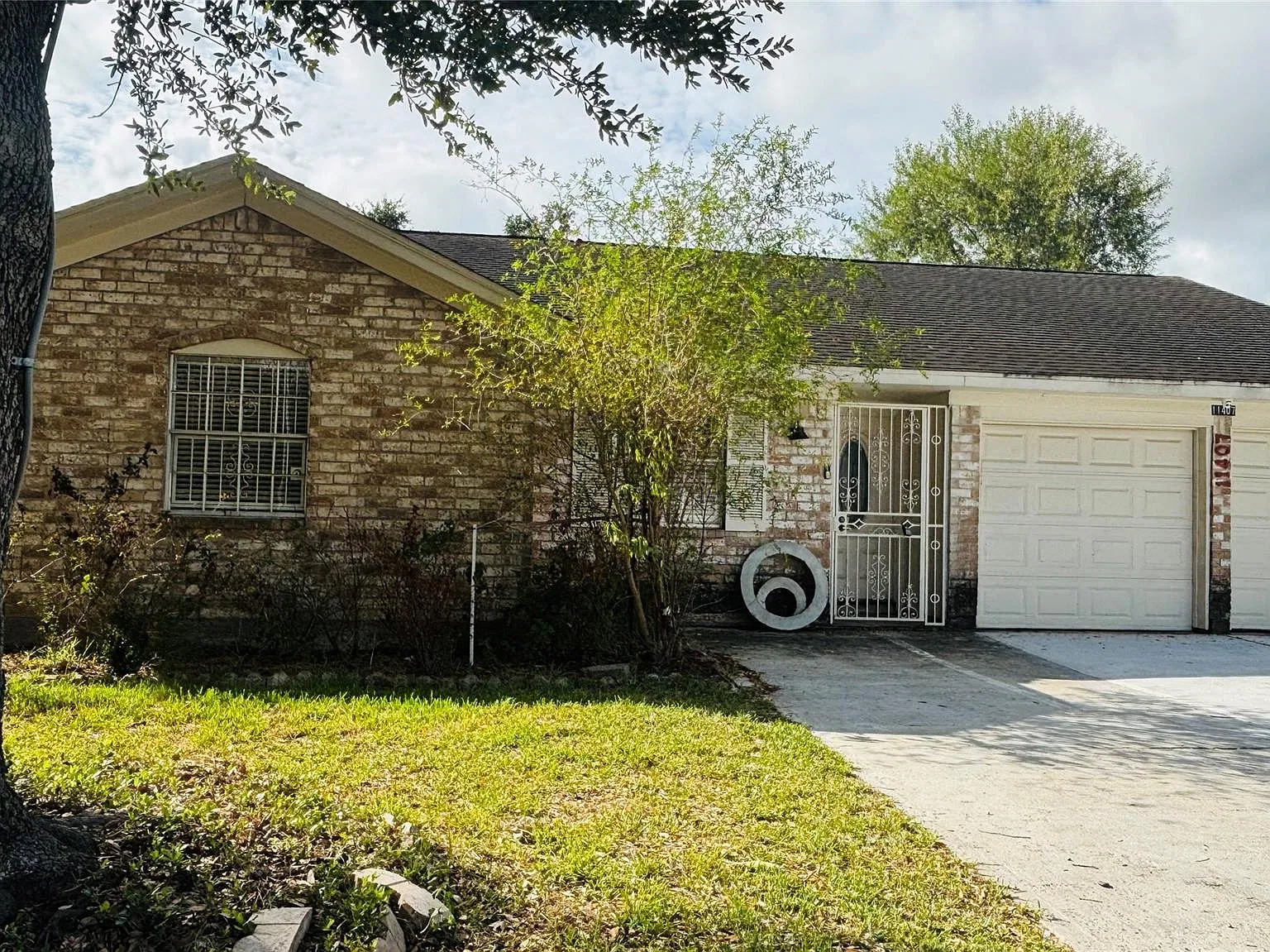 3 bed, 2.0 bath, 2230 sqft, $1,900 — Photo 2