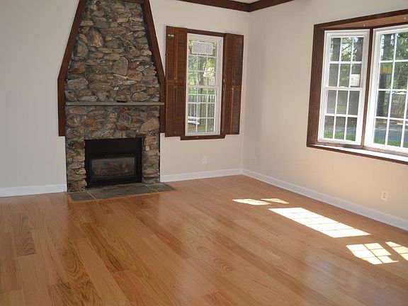 3rd image of 4708 Cherry Valley Dr