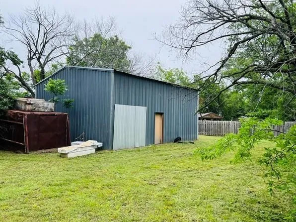 1028 E Vine St, Cushing, OK 74023