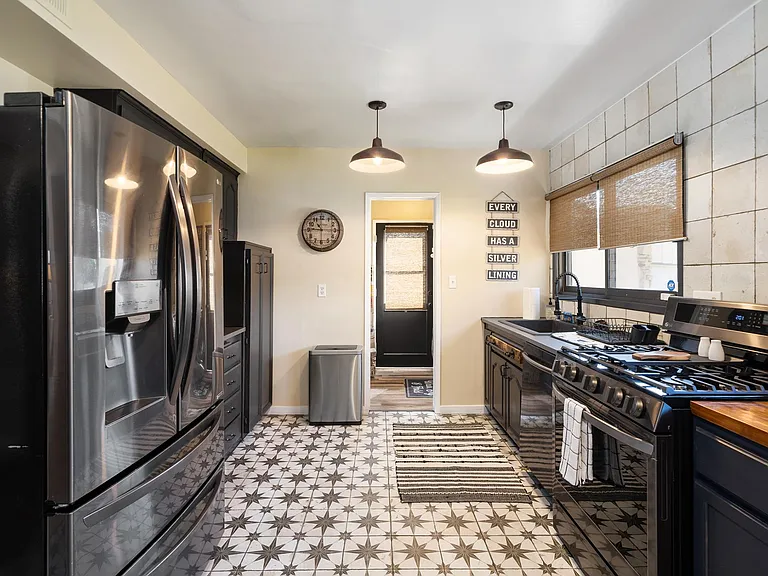 12245 Kling St — Photo 30