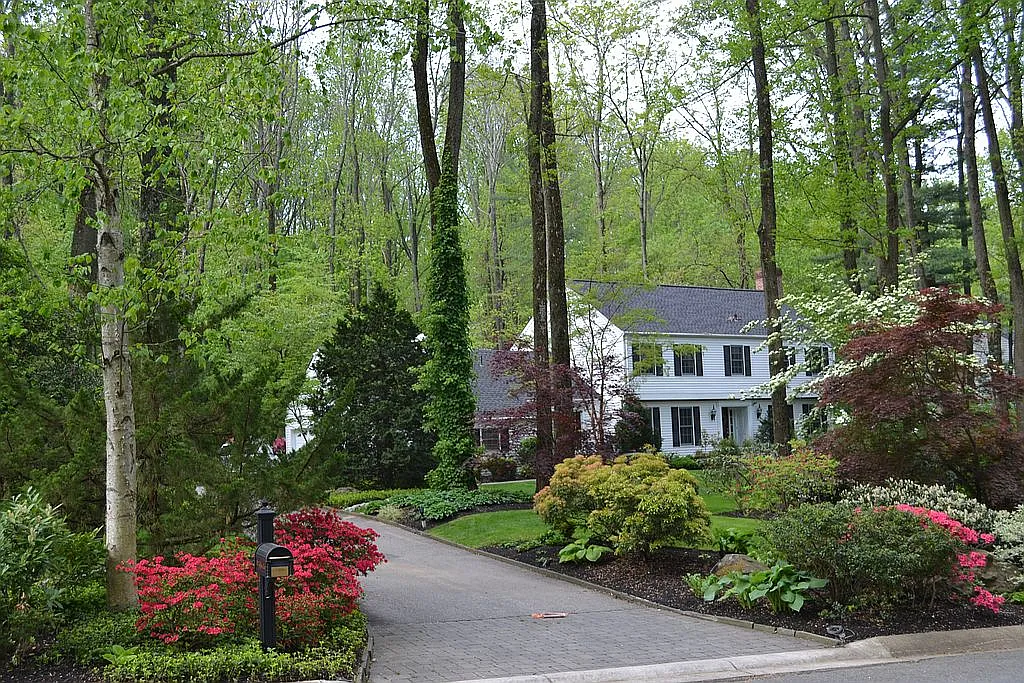 302 Jeffrey Ln photo 1