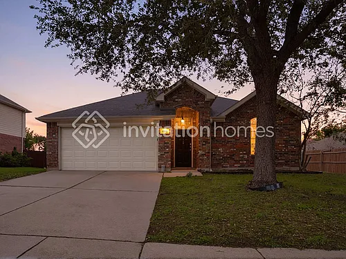 1112 Sweetwater Dr Photo 1