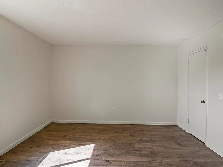 Westport Crossing Apartments — Photo 104