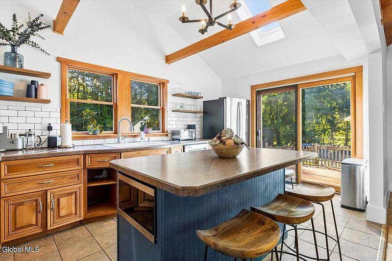 5th image of 1190 Ridge Road
