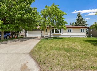404 Meadowlark Ln, Dodge Center, MN 55927