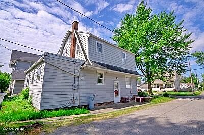 4th image of 608 N Jefferson St