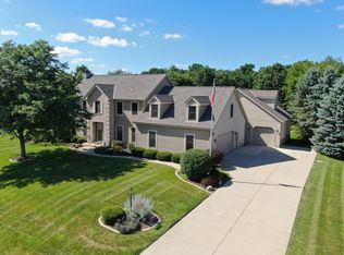 S46W25734 Shadow Ridge Dr, Waukesha, WI 53189