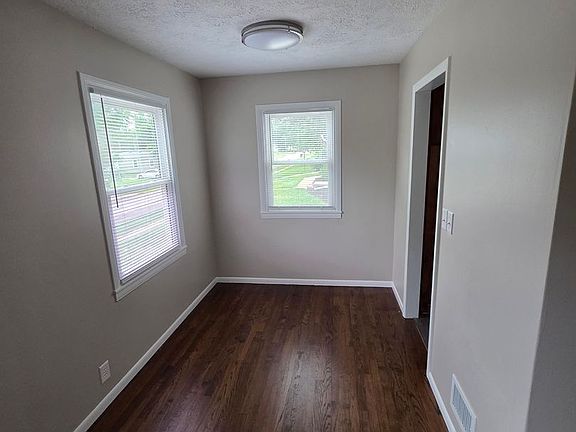 4th image of 1028 N 77th Ave