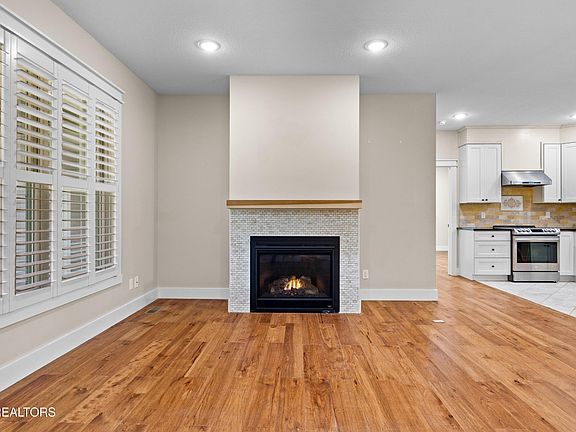 5th image of 1062 Pioneer Cir