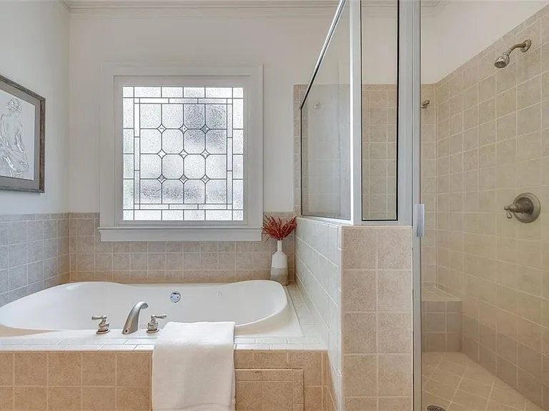 240 Lullwater Ct — Photo 30