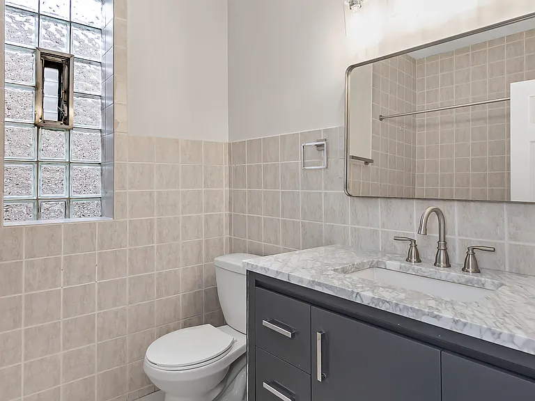 1739 W Beach Ave #2 — Photo 8