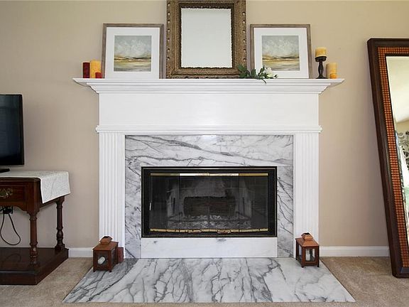 5th image of 11 Arrowwood Cir