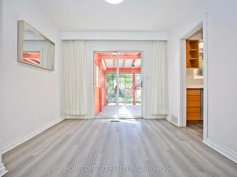 247 Parkview Ave — Photo 8