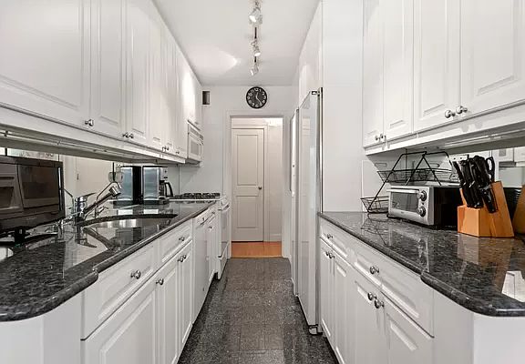 3rd image of 205 W End Ave APT 4U