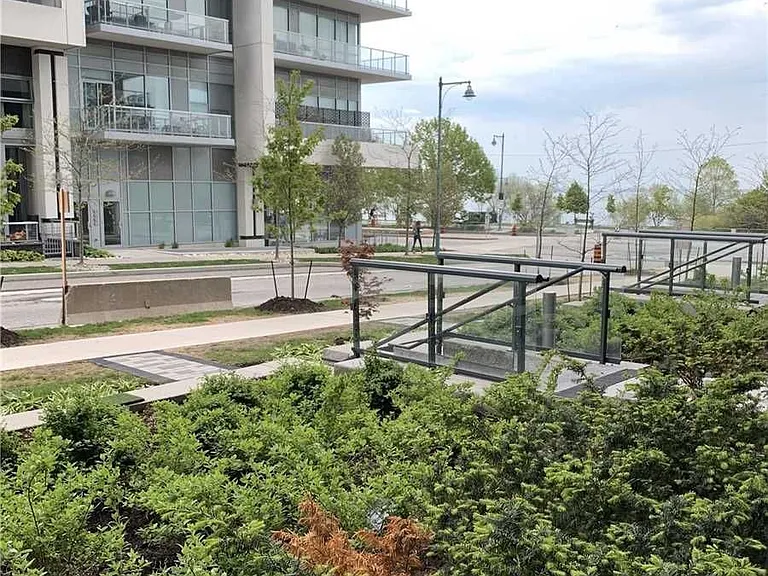 39 Annie Craig Dr #Townhouse 02 — Photo 2