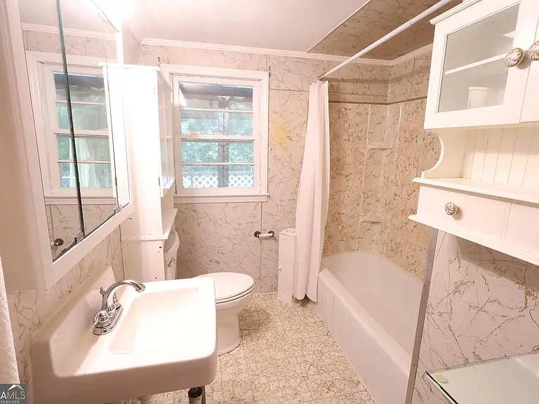 140 Bell Ave SE — Photo 10
