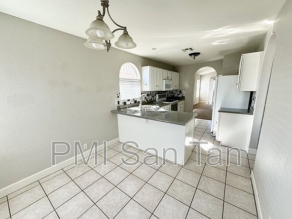 4th image of 2530 E Jasper Dr