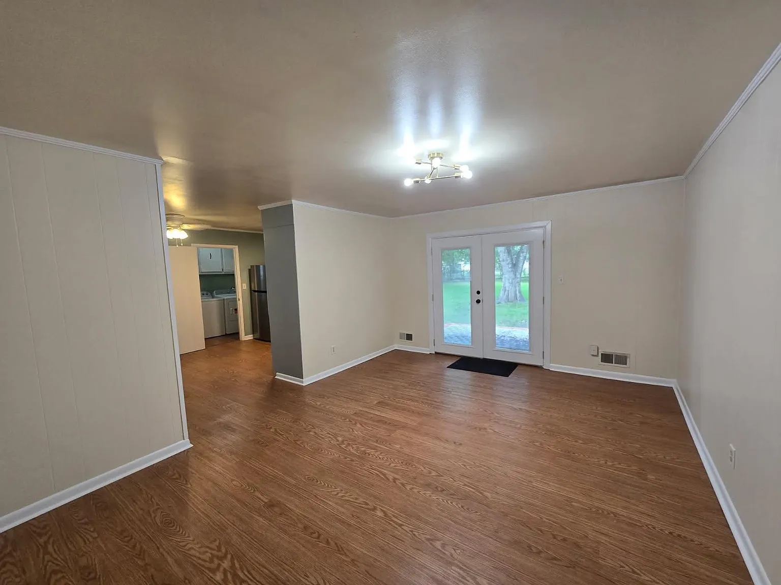 3 bed, 2.0 bath, 1360 sqft, $1,800 — Photo 3