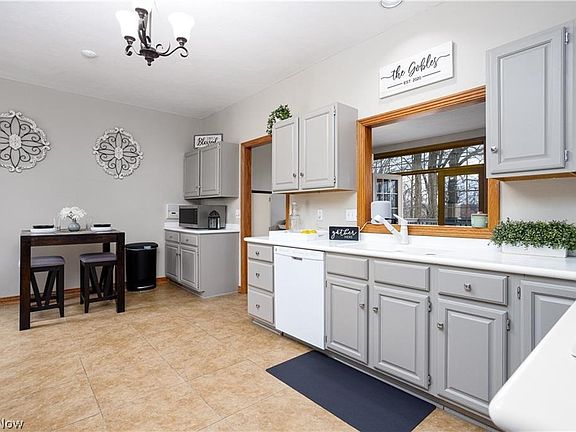 4th image of 5021 Burgundy Bay Blvd