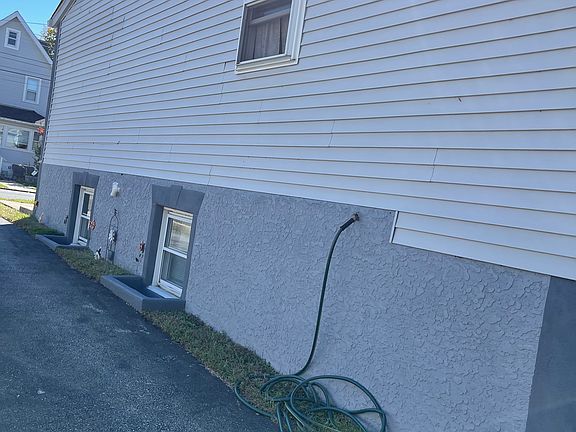 3rd image of 422 Manhattan St