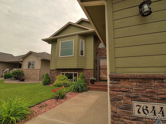3rd image of 7644 S Rose Crest Ct