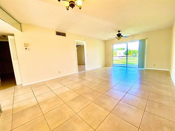 5th image of 2828 Casita Way APT 202