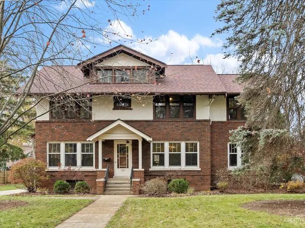 121 S Elmwood Dr, Aurora, IL 60506