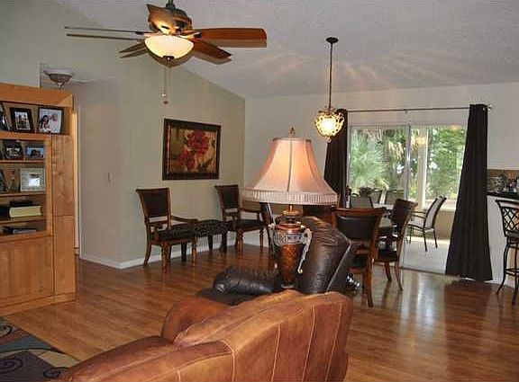 4th image of 241 SW Tulip Blvd