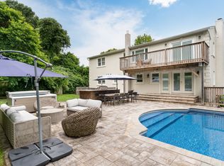 36 Charla Dr, Southampton, NY 11968