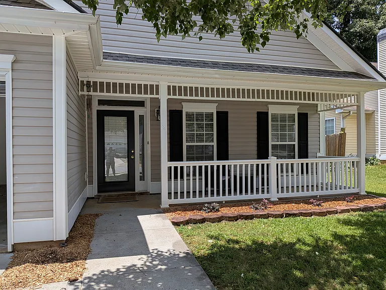 307 Prescott Ct — Photo 2