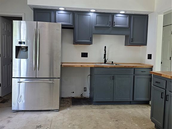 4th image of 3208 Tackett St