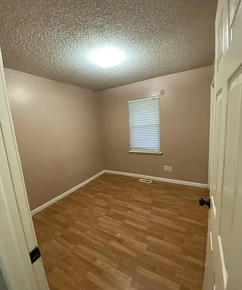 313 W Murray Ct — Photo 8
