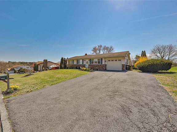 3rd image of 4292 Hilltop Pl