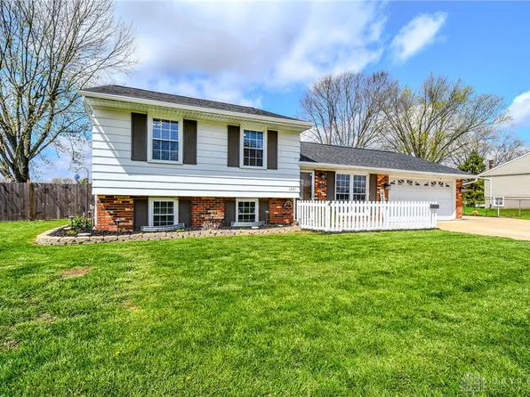 1201 Edgebrook Ave, New Carlisle, OH 45344