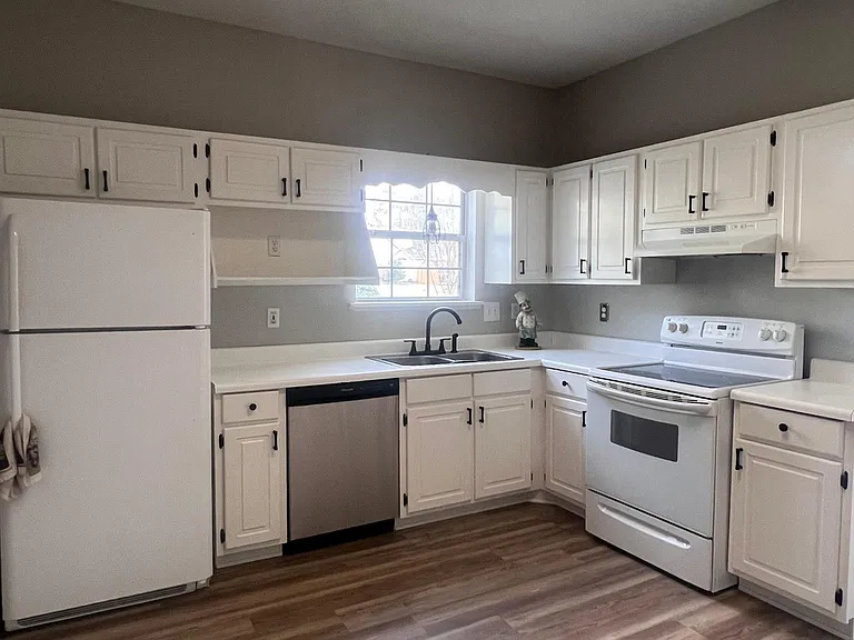 124 Parklane Pl — Photo 4