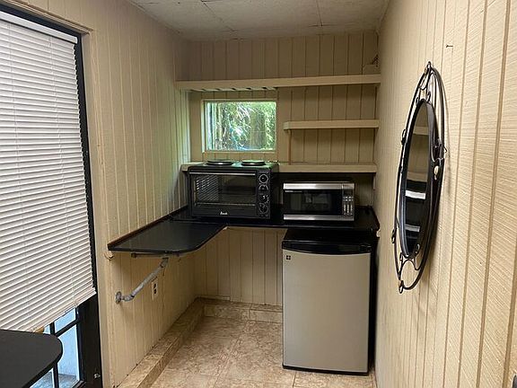 4th image of 1626 Roosevelt Ave APT C