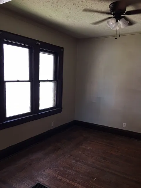 Four Bedroom Home in Charleston — Photo 3
