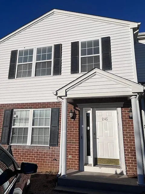 245 Bronze Leaf Dr