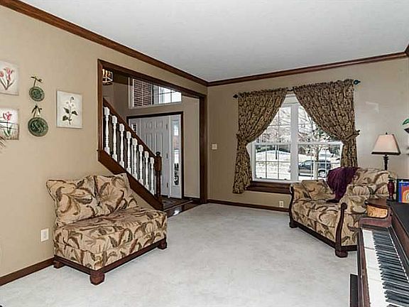 3rd image of 4400 Brittany Dr