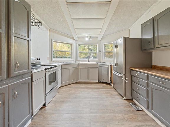 3rd image of 1206 Monterey Ct