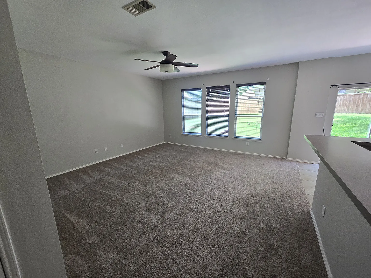 4 bed, 2.5 bath, 2770 sqft, $2,300 — Photo 3